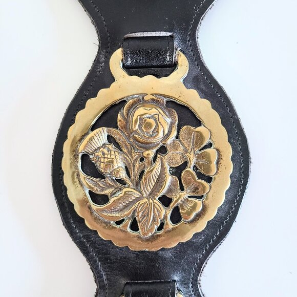 Vintage Brass Horse Medallions On Leather Harness Strap, Set Of Five Medallions - Picture 7 of 10